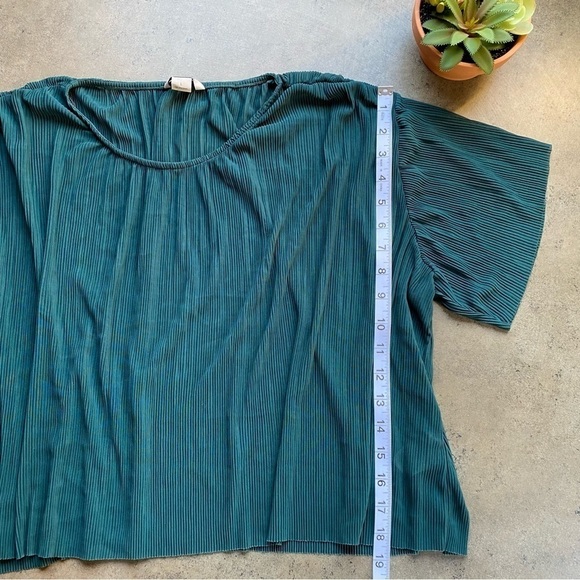 MONKI from ASOS Cropped Pleated Flowy Blouse - Picture 6 of 7